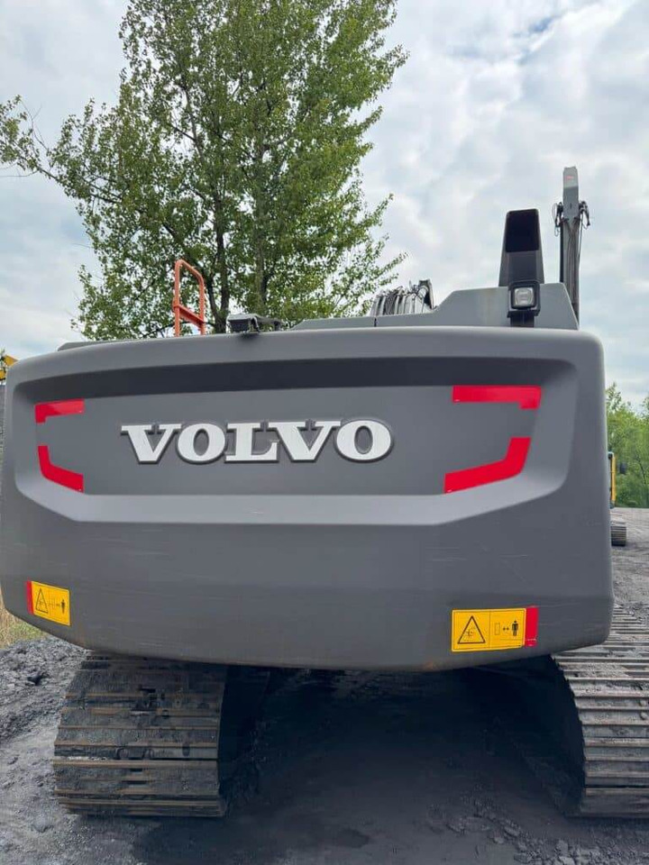 Volvo EC250ELR - Lánctalpas kotró: 5 kép. Volvo EC250ELR - Lánctalpas kotró: 5 kép.