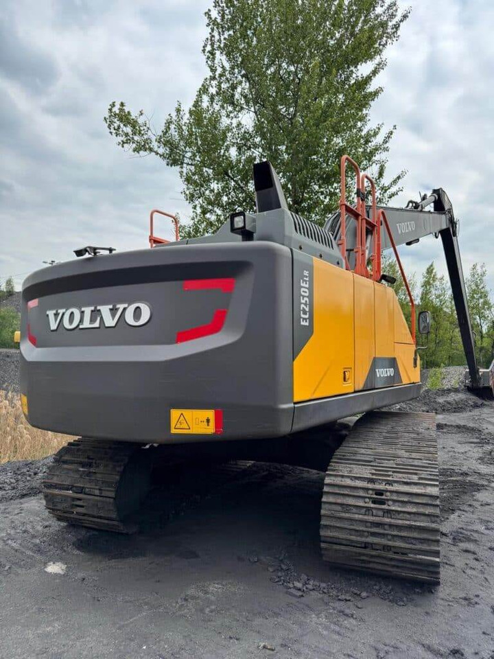 Volvo EC250ELR - Lánctalpas kotró: 3 kép. Volvo EC250ELR - Lánctalpas kotró: 3 kép.