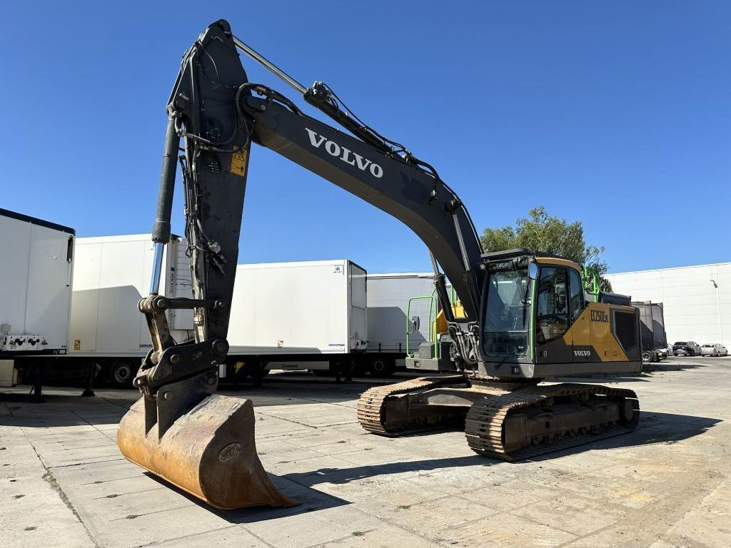 Volvo EC250ENL - Lánctalpas kotró: 4 kép. Volvo EC250ENL - Lánctalpas kotró: 4 kép.