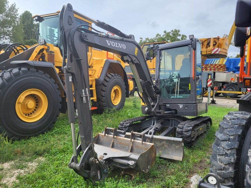 Volvo EC37F - Minikotró: 4 kép. Volvo EC37F - Minikotró: 4 kép.