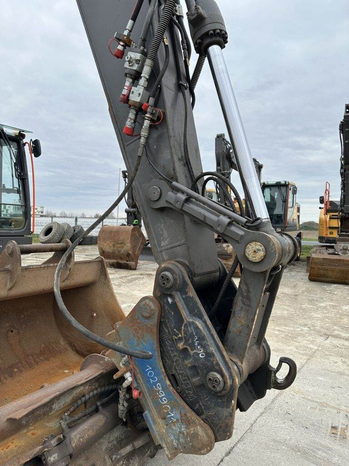Volvo ECR235EL - Lánctalpas kotró: 5 kép. Volvo ECR235EL - Lánctalpas kotró: 5 kép.