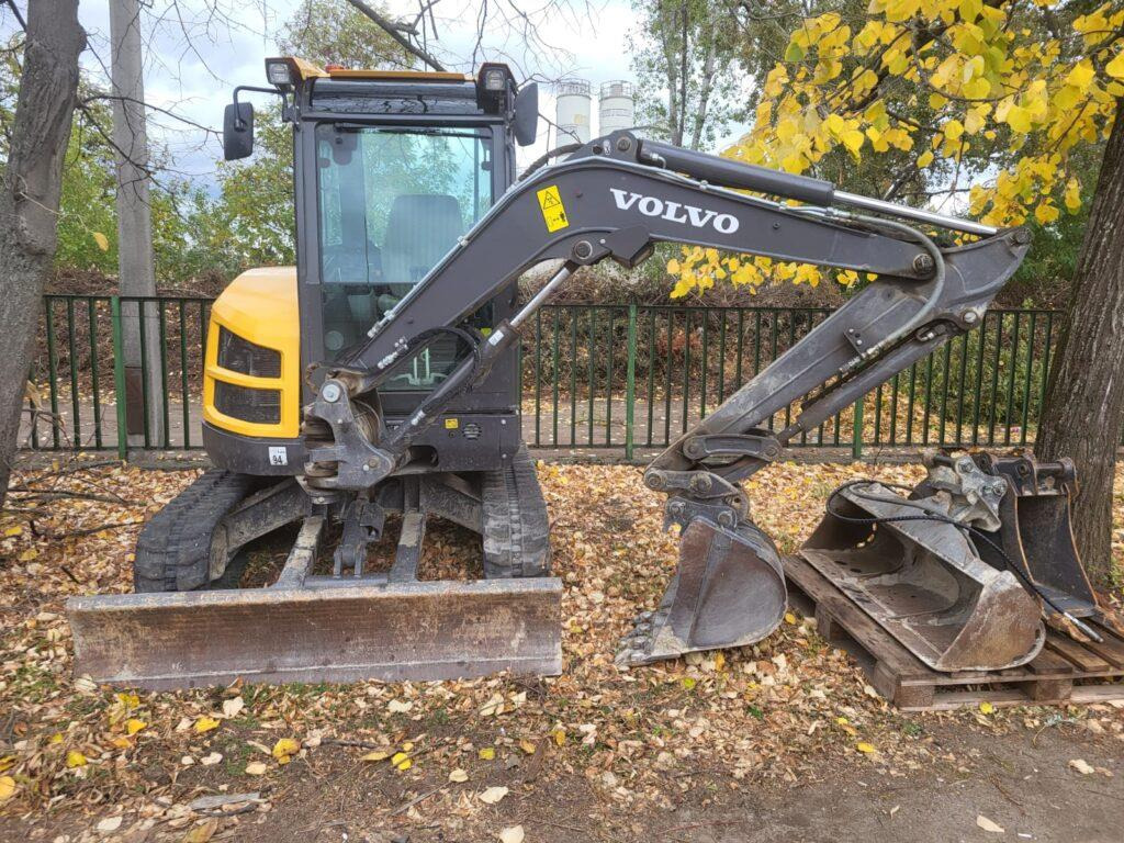 Volvo ECR35D - Minikotró: 1 kép. Volvo ECR35D - Minikotró: 1 kép.