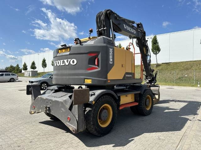 Volvo EWR150E - Gumikerekes kotró: 2 kép. Volvo EWR150E - Gumikerekes kotró: 2 kép.