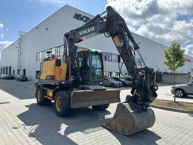 Volvo EWR150E - Gumikerekes kotró: 1 kép. Volvo EWR150E - Gumikerekes kotró: 1 kép.