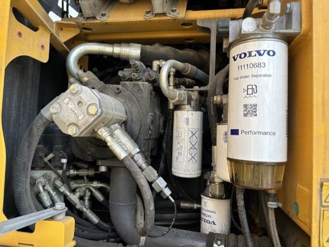 Volvo EWR150E - Gumikerekes kotró: 5 kép. Volvo EWR150E - Gumikerekes kotró: 5 kép.