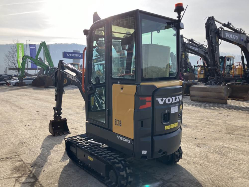 Volvo JEC18E Electric - Minikotró: 3 kép. Volvo JEC18E Electric - Minikotró: 3 kép.