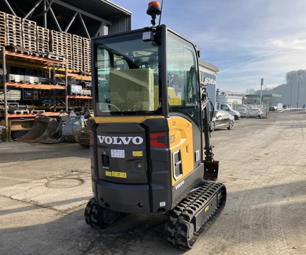 Volvo JEC18E Electric - Minikotró: 2 kép. Volvo JEC18E Electric - Minikotró: 2 kép.