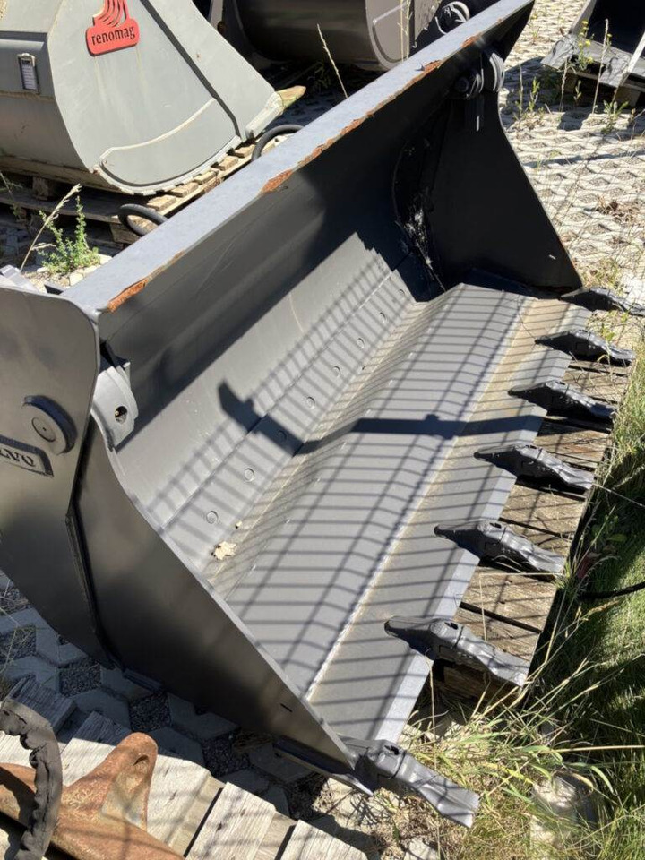 Volvo Klappschaufel mit Zähnen TPZ - Kanál: 1 kép. Volvo Klappschaufel mit Zähnen TPZ - Kanál: 1 kép.