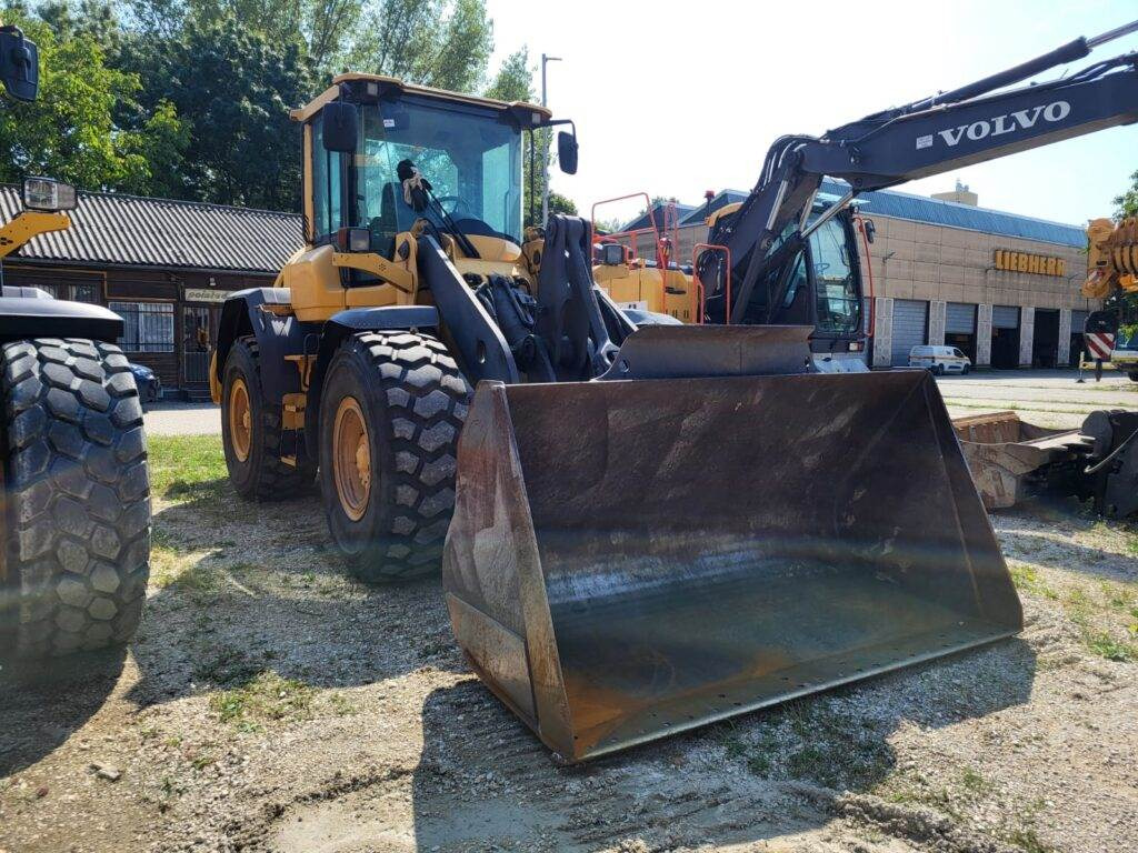 Volvo L70G - Gumikerekes homlokrakodó: 1 kép. Volvo L70G - Gumikerekes homlokrakodó: 1 kép.