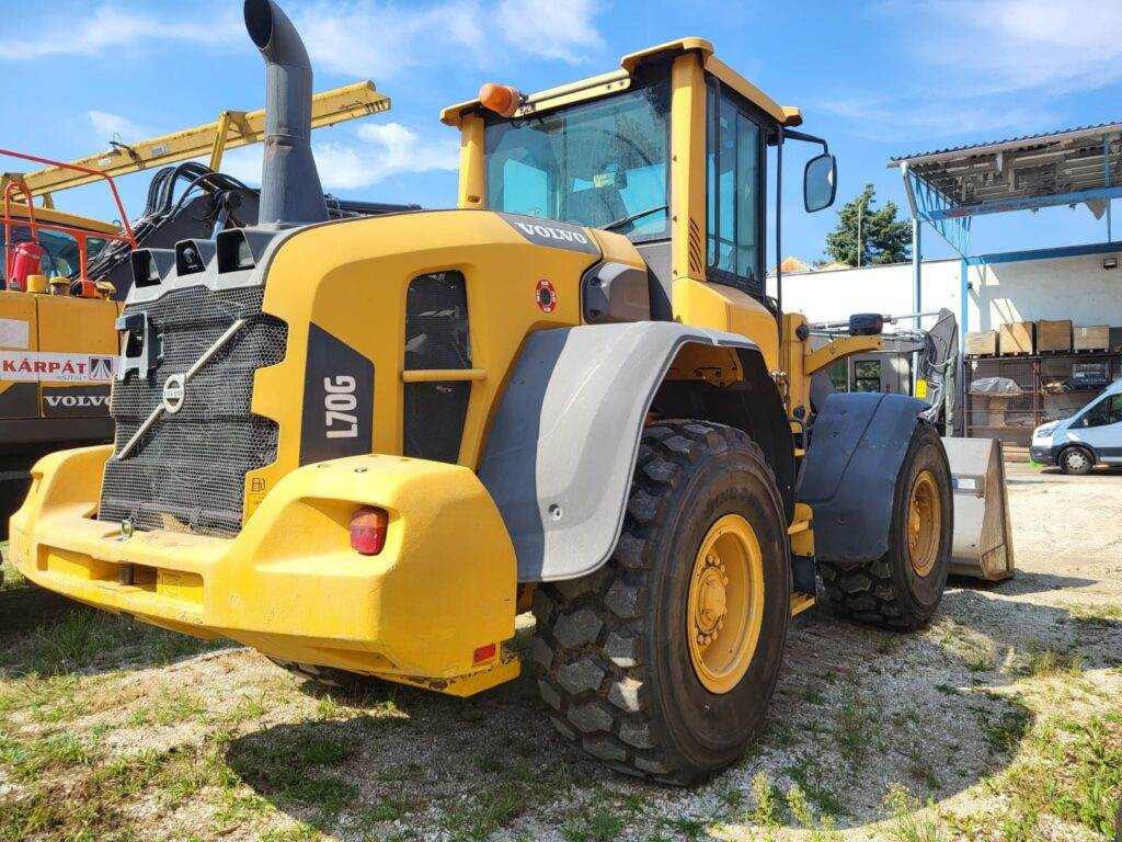 Volvo L70G - Gumikerekes homlokrakodó: 3 kép. Volvo L70G - Gumikerekes homlokrakodó: 3 kép.