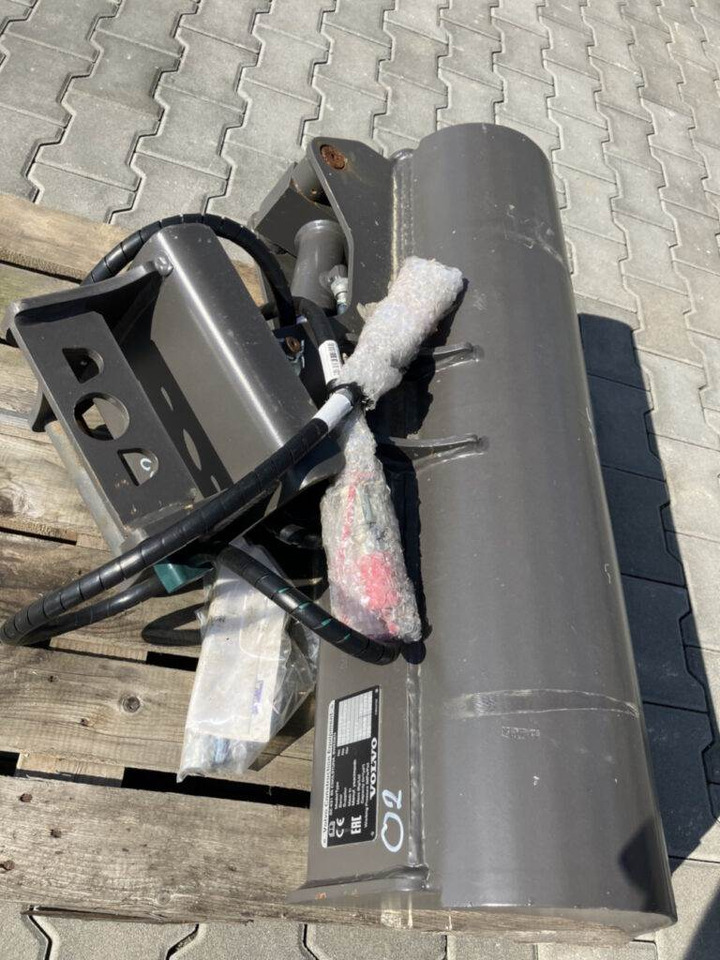 Volvo Löffelset inkl. Schnellwechsler für EC18 - Kotrórakodó: 4 kép. Volvo Löffelset inkl. Schnellwechsler für EC18 - Kotrórakodó: 4 kép.