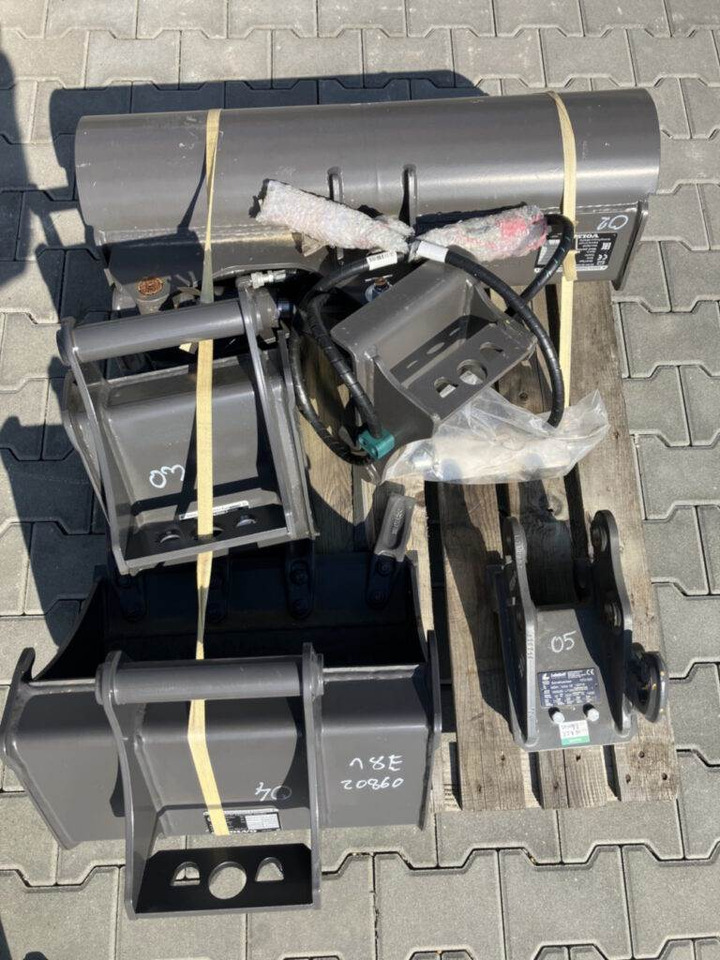 Volvo Löffelset inkl. Schnellwechsler für EC18 - Kotrórakodó: 2 kép. Volvo Löffelset inkl. Schnellwechsler für EC18 - Kotrórakodó: 2 kép.