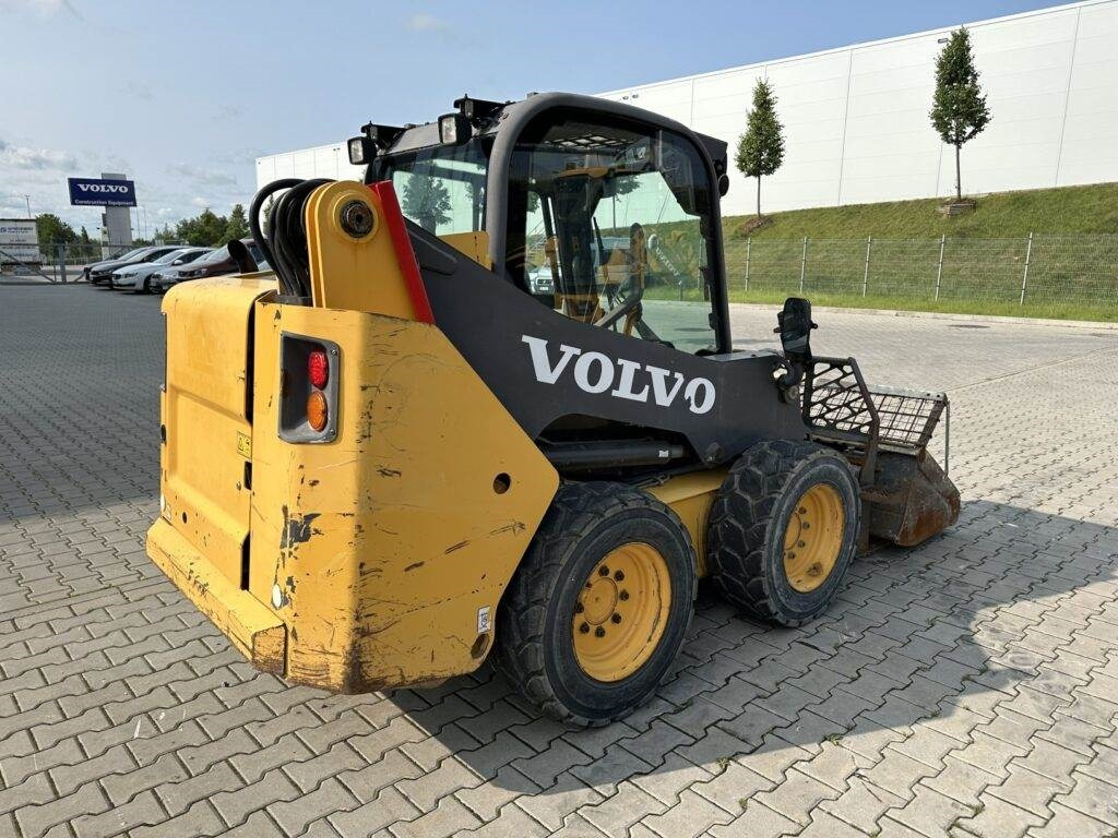 Volvo MC70C - Mini homlokrakodó: 2 kép. Volvo MC70C - Mini homlokrakodó: 2 kép.