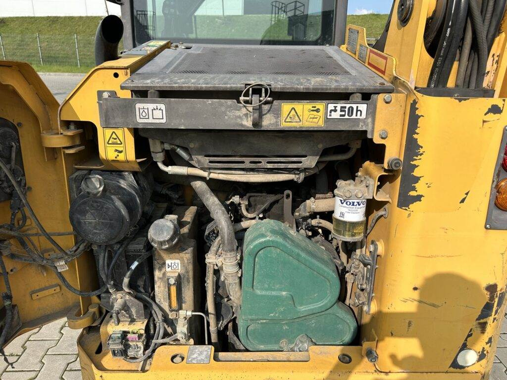 Volvo MC70C - Mini homlokrakodó: 5 kép. Volvo MC70C - Mini homlokrakodó: 5 kép.
