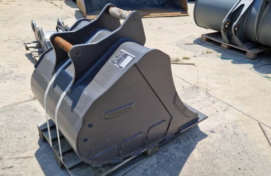 Volvo Tieflöffel mit Messer - Kotrórakodó: 2 kép. Volvo Tieflöffel mit Messer - Kotrórakodó: 2 kép.