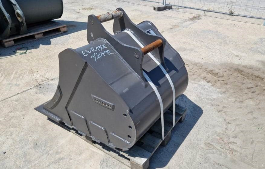 Volvo Tieflöffel mit Messer - Kotrórakodó: 3 kép. Volvo Tieflöffel mit Messer - Kotrórakodó: 3 kép.