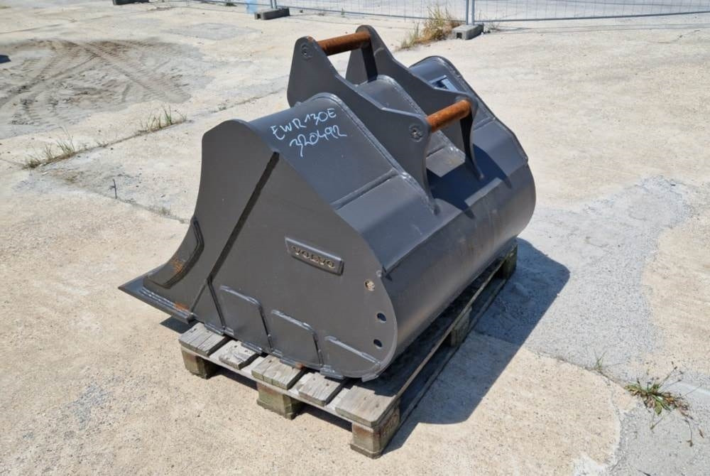 Volvo Tieflöffel mit Messer - Kotrórakodó: 3 kép. Volvo Tieflöffel mit Messer - Kotrórakodó: 3 kép.