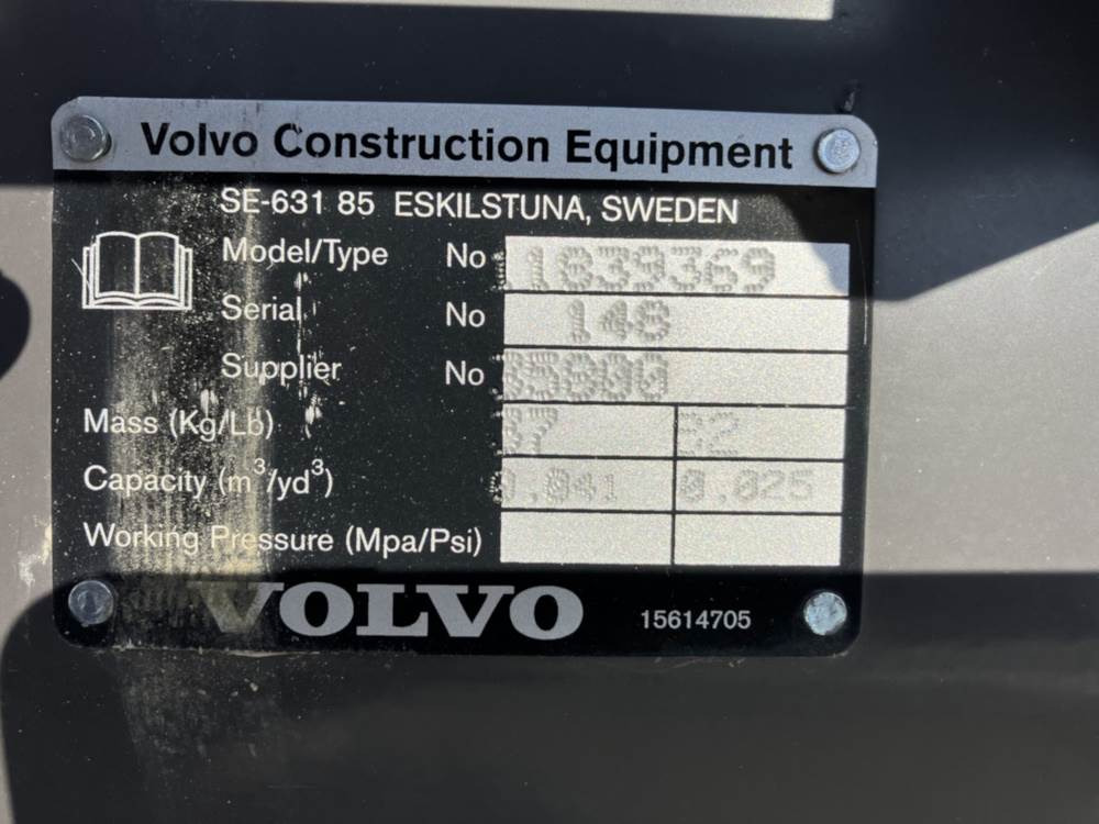 Volvo Tieflöffel mit Zähnen - Kotrórakodó: 4 kép. Volvo Tieflöffel mit Zähnen - Kotrórakodó: 4 kép.