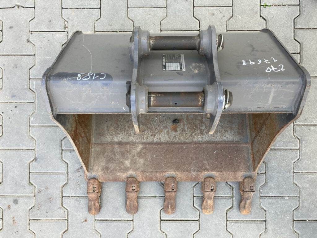 Volvo Tieflöffel mit Zähnen - Festanbau - Kotrórakodó: 2 kép. Volvo Tieflöffel mit Zähnen - Festanbau - Kotrórakodó: 2 kép.