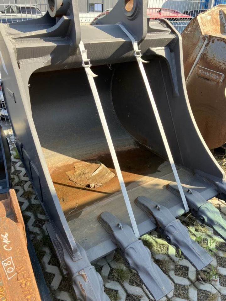 Volvo Tieflöffel mit Zähnen - Festanbau - Kotrórakodó: 4 kép. Volvo Tieflöffel mit Zähnen - Festanbau - Kotrórakodó: 4 kép.
