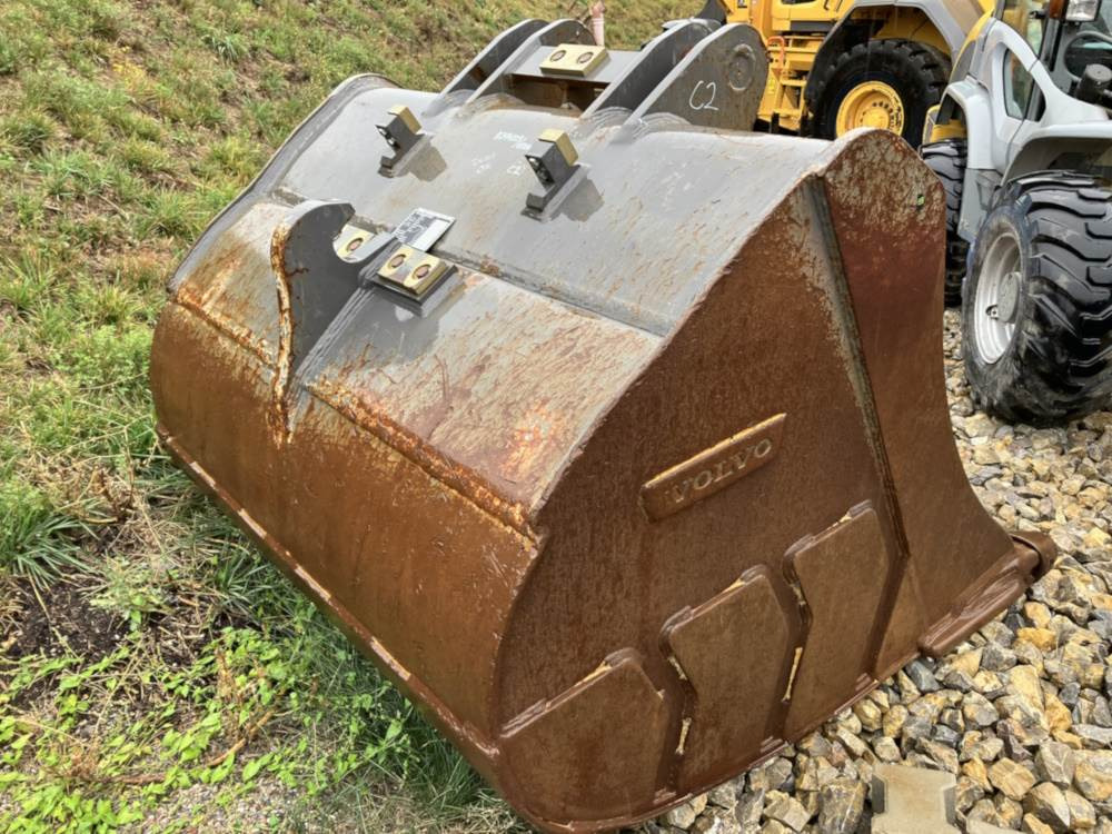 Volvo Tieflöffel mit Zähnen S3 - Kotrórakodó: 2 kép. Volvo Tieflöffel mit Zähnen S3 - Kotrórakodó: 2 kép.