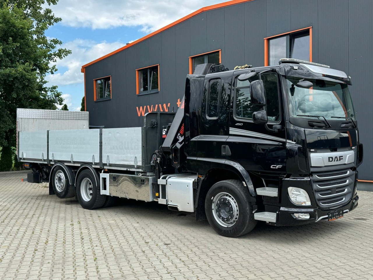DAF CF 450 FAN 6x2 Pritsche mit Kran HIAB 188 E-6 - Platós teherautó, Darus autó: 1 kép. DAF CF 450 FAN 6x2 Pritsche mit Kran HIAB 188 E-6 - Platós teherautó, Darus autó: 1 kép.