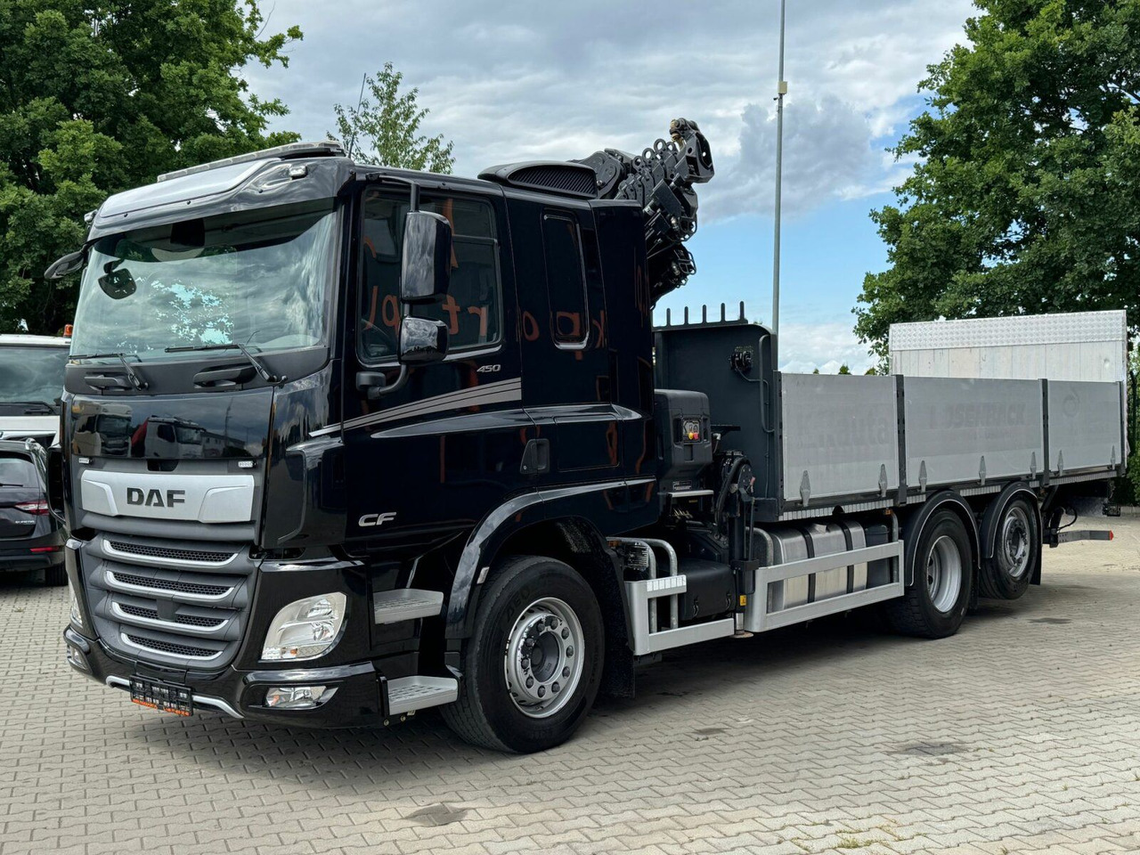 DAF CF 450 FAN 6x2 Pritsche mit Kran HIAB 188 E-6 - Platós teherautó, Darus autó: 3 kép. DAF CF 450 FAN 6x2 Pritsche mit Kran HIAB 188 E-6 - Platós teherautó, Darus autó: 3 kép.