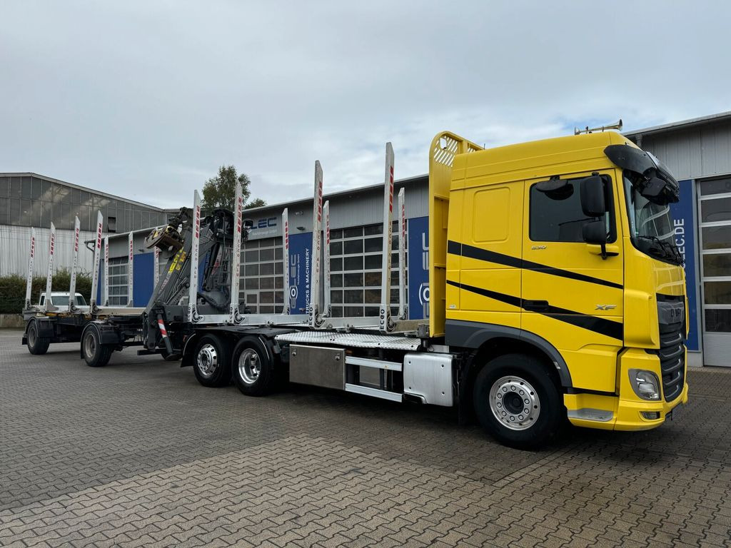 DAF XF 530 6x2 Holztransport Kran PENZ 15Z9.50 *Anh. - Rönkszállító teherautó, Darus autó: 2 kép. DAF XF 530 6x2 Holztransport Kran PENZ 15Z9.50 *Anh. - Rönkszállító teherautó, Darus autó: 2 kép.