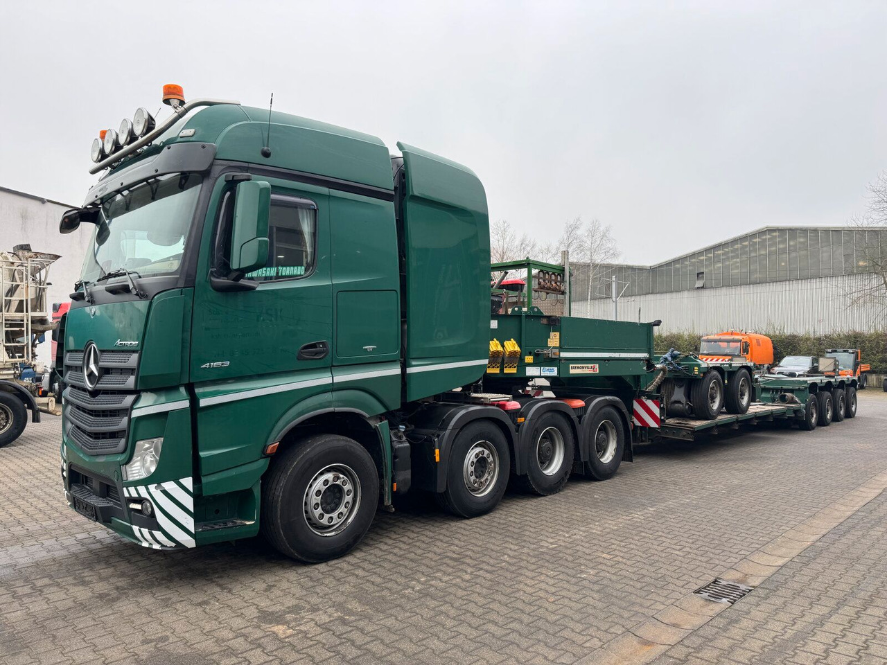 Faymonville STBZ-6VA Tieflader 4+2 Achse + Schwerlast *83 T - Félpótkocsi mélybölcsős: 2 kép. Faymonville STBZ-6VA Tieflader 4+2 Achse + Schwerlast *83 T - Félpótkocsi mélybölcsős: 2 kép.