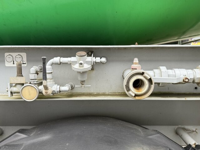 Müller-Mitteltal Liebherr Betonmischer Concrete Auflieger 10 m³ - Félpótkocsi: 2 kép. Müller-Mitteltal Liebherr Betonmischer Concrete Auflieger 10 m³ - Félpótkocsi: 2 kép.