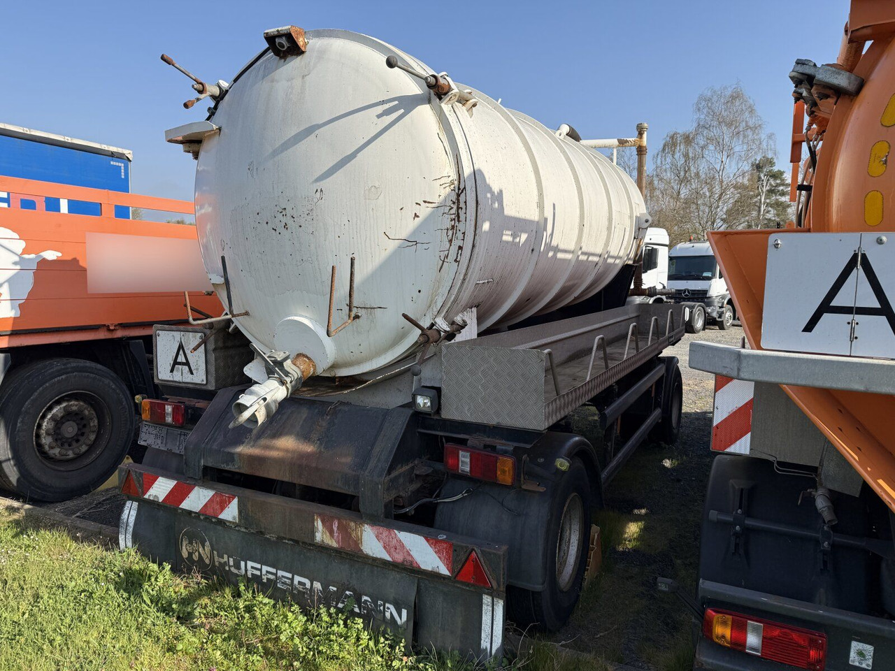 Hüffermann HSD181D Tankanhänger für nicht GGVS Güter - Tartályos pótkocsi: 2 kép. Hüffermann HSD181D Tankanhänger für nicht GGVS Güter - Tartályos pótkocsi: 2 kép.