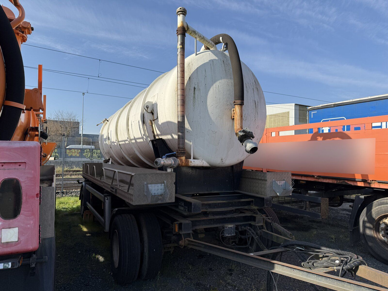 Hüffermann HSD181D Tankanhänger für nicht GGVS Güter - Tartályos pótkocsi: 1 kép. Hüffermann HSD181D Tankanhänger für nicht GGVS Güter - Tartályos pótkocsi: 1 kép.