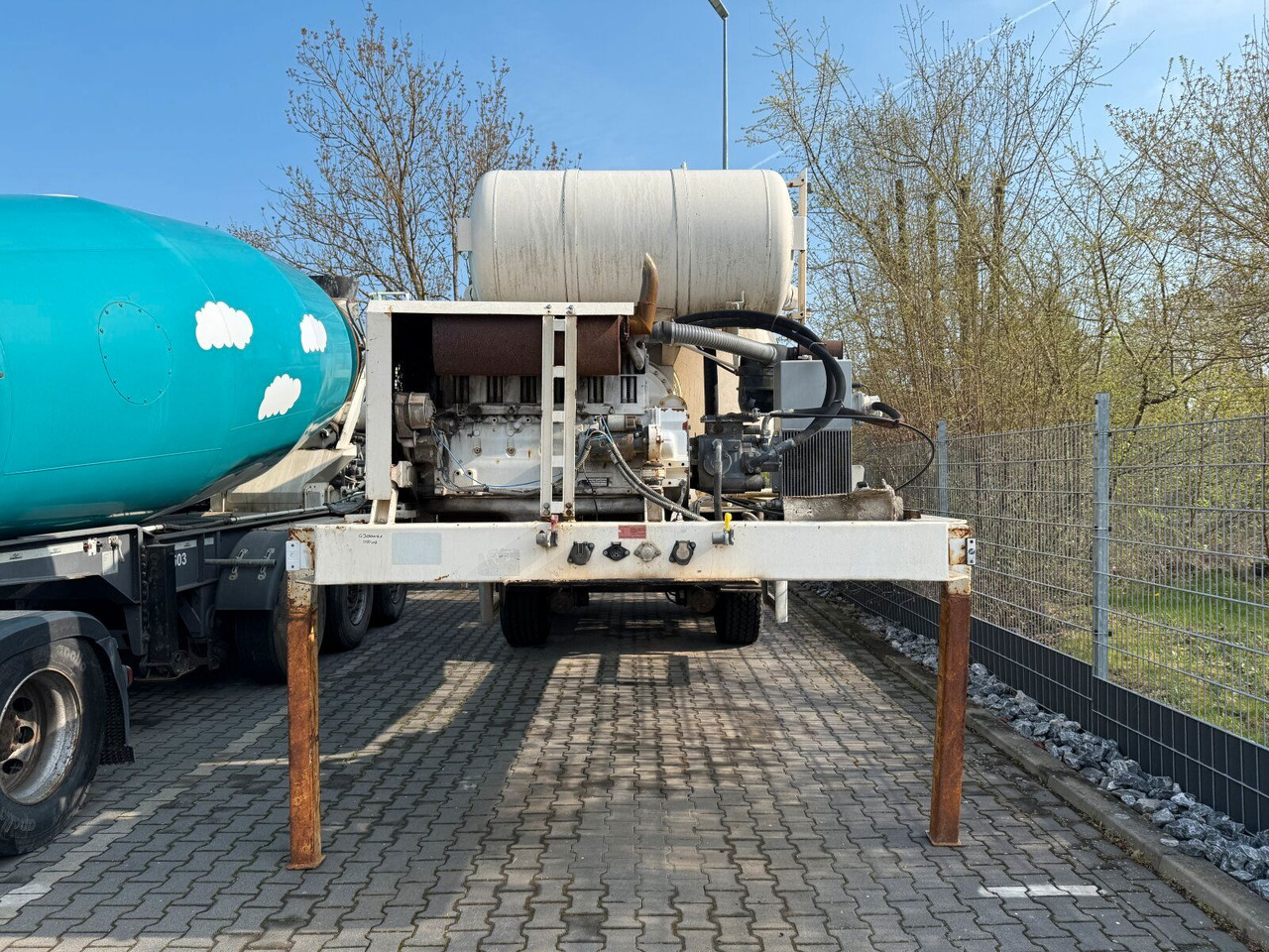 Intermix 10 m³ Betonmischer Auflieger mit Motor - Betonmixer: 5 kép. Intermix 10 m³ Betonmischer Auflieger mit Motor - Betonmixer: 5 kép.