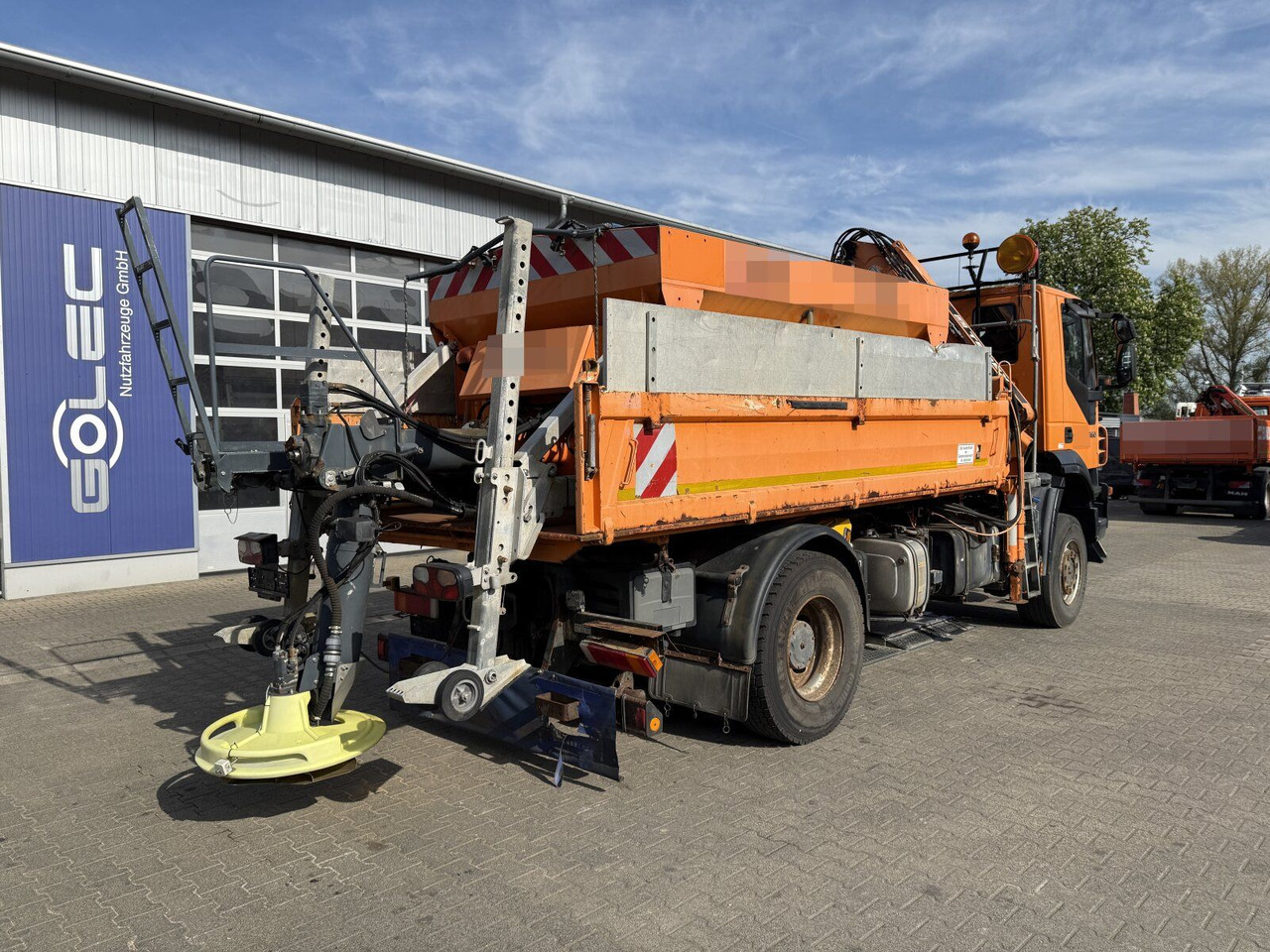 Iveco TRAKKER Kipper Kran TEREX 85.2 Salzstreuer - Billenőplatós teherautó, Darus autó: 3 kép. Iveco TRAKKER Kipper Kran TEREX 85.2 Salzstreuer - Billenőplatós teherautó, Darus autó: 3 kép.