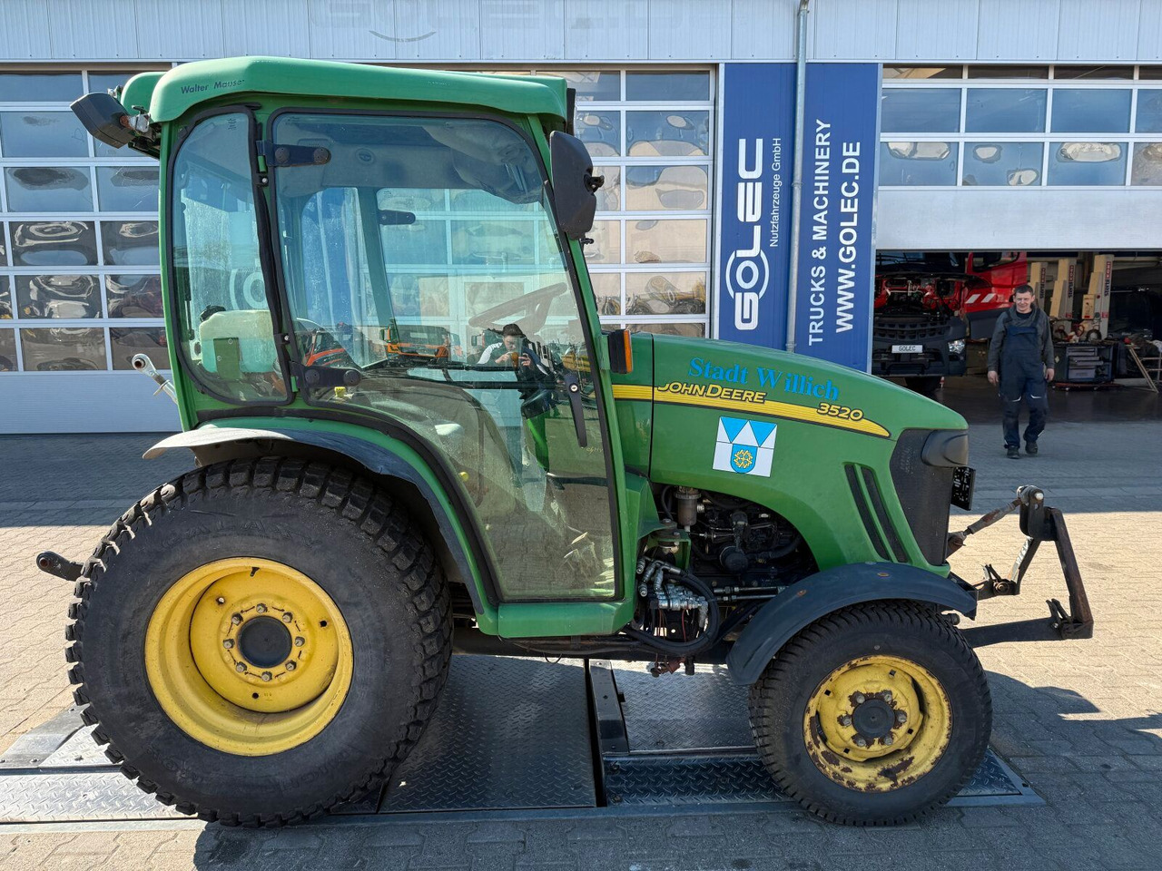 John Deere 3520 Kommunaltrak. Frontkraftheber Kuppeldreieck - Traktor: 2 kép. John Deere 3520 Kommunaltrak. Frontkraftheber Kuppeldreieck - Traktor: 2 kép.