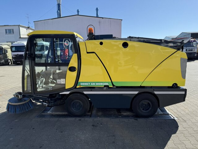 Utcaseprő gép Johnston C202 Kleinkehrmaschine 2 M³ - 6.000 h: 12 kép.