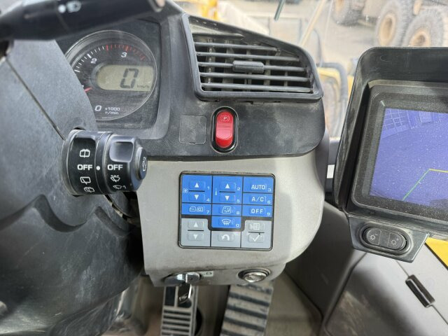 Komatsu WA 470-7 Radlader 24 Ton Schaufel 4.5 m³ *Waage - Gumikerekes homlokrakodó: 5 kép. Komatsu WA 470-7 Radlader 24 Ton Schaufel 4.5 m³ *Waage - Gumikerekes homlokrakodó: 5 kép.