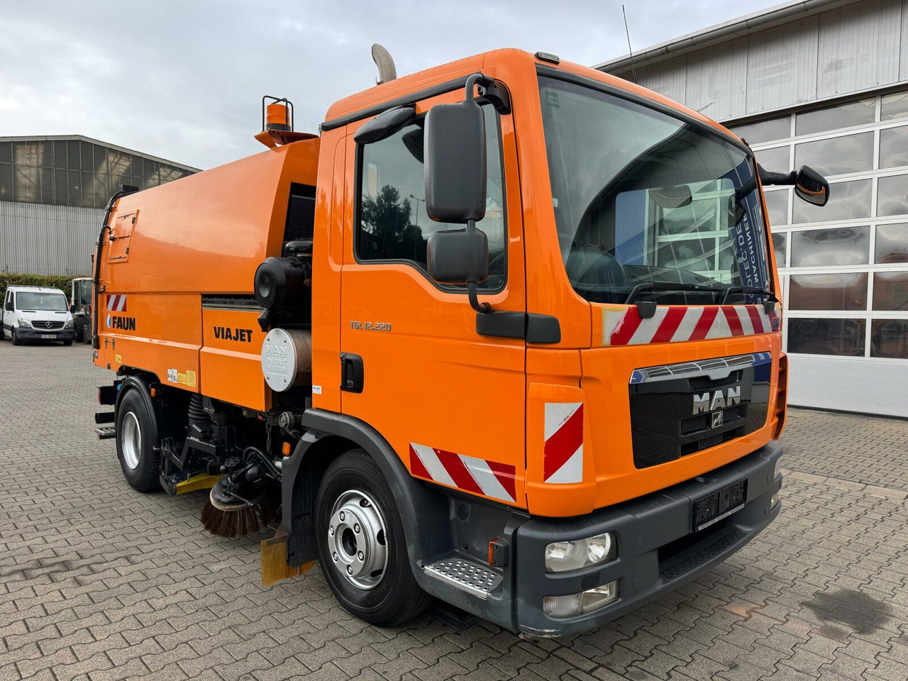 MAN 12.220 4x2 BL Kehrmaschine Viajet 5RHS - Utcaseprő gép: 1 kép. MAN 12.220 4x2 BL Kehrmaschine Viajet 5RHS - Utcaseprő gép: 1 kép.