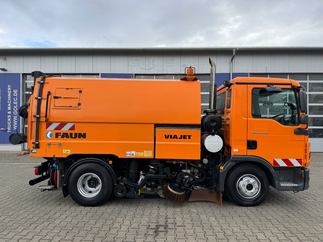 MAN 12.220 4x2 BL Kehrmaschine Viajet 5RHS - Utcaseprő gép: 4 kép. MAN 12.220 4x2 BL Kehrmaschine Viajet 5RHS - Utcaseprő gép: 4 kép.