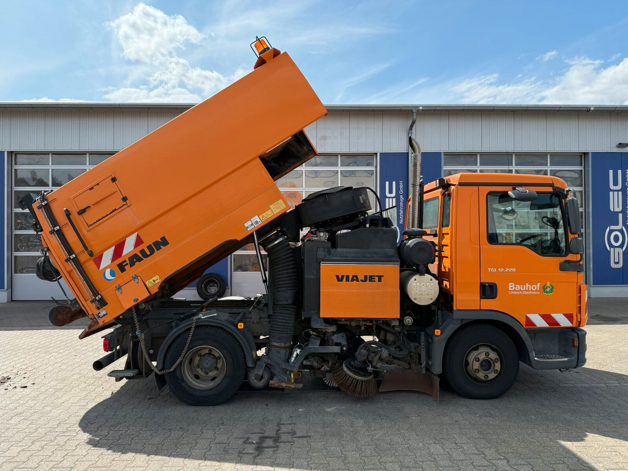 MAN 12.220 4x2 BL Kehrmaschine Viajet 5RHS - Utcaseprő gép: 3 kép. MAN 12.220 4x2 BL Kehrmaschine Viajet 5RHS - Utcaseprő gép: 3 kép.