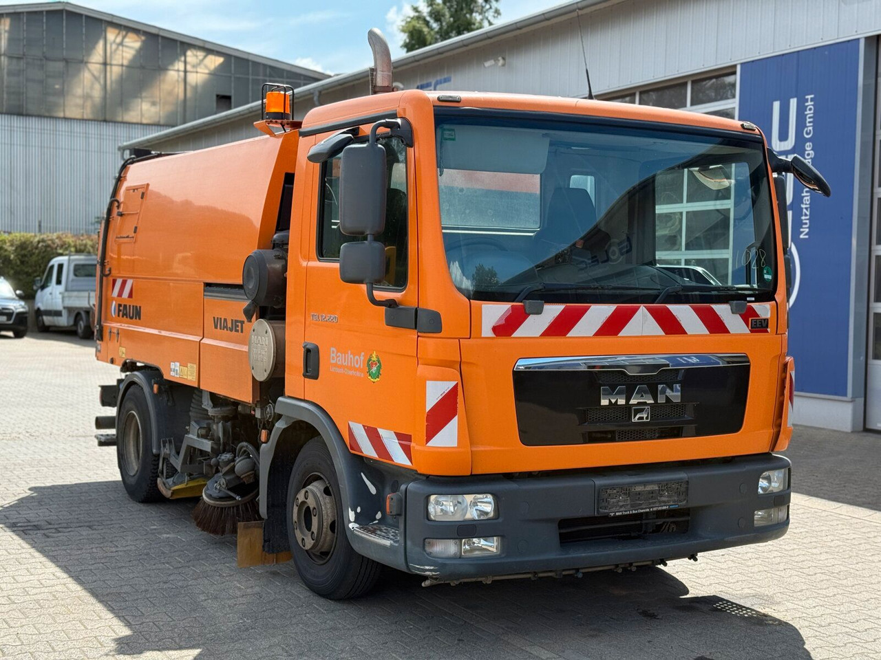 MAN 12.220 4x2 BL Kehrmaschine Viajet 5RHS - Utcaseprő gép: 1 kép. MAN 12.220 4x2 BL Kehrmaschine Viajet 5RHS - Utcaseprő gép: 1 kép.