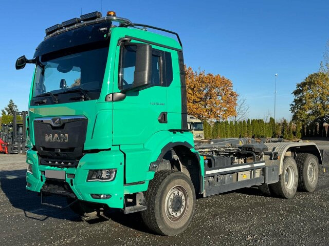 MAN 28.480 6x4 Abrollkipper Meiller Tectrum RS21.65 - Horgos rakodó teherautó: 3 kép. MAN 28.480 6x4 Abrollkipper Meiller Tectrum RS21.65 - Horgos rakodó teherautó: 3 kép.