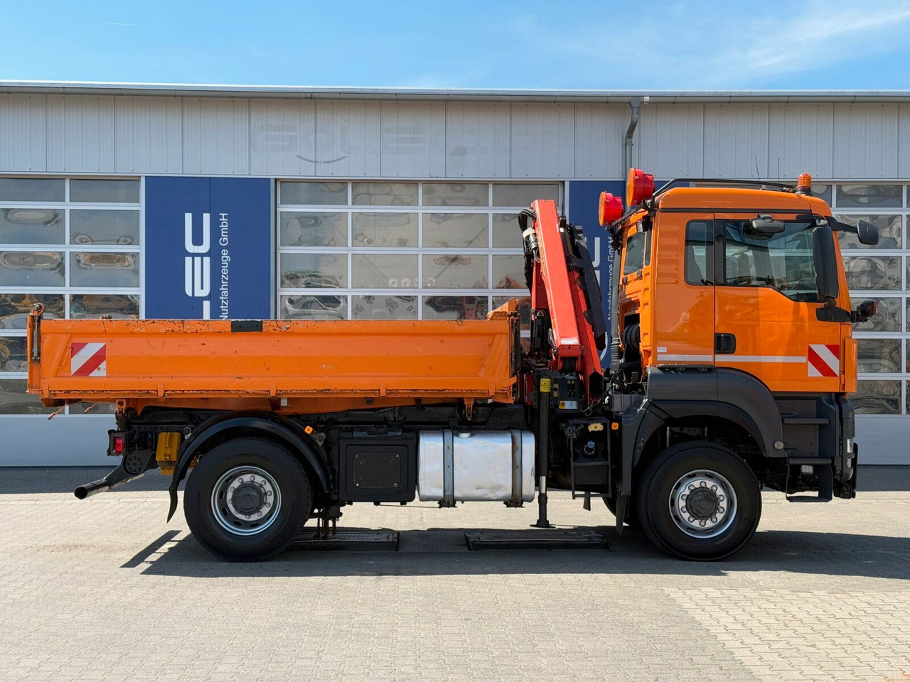 MAN TGA 18.360 4x4 Kipper Kran PALFINGER Winterd. - Darus autó: 2 kép. MAN TGA 18.360 4x4 Kipper Kran PALFINGER Winterd. - Darus autó: 2 kép.
