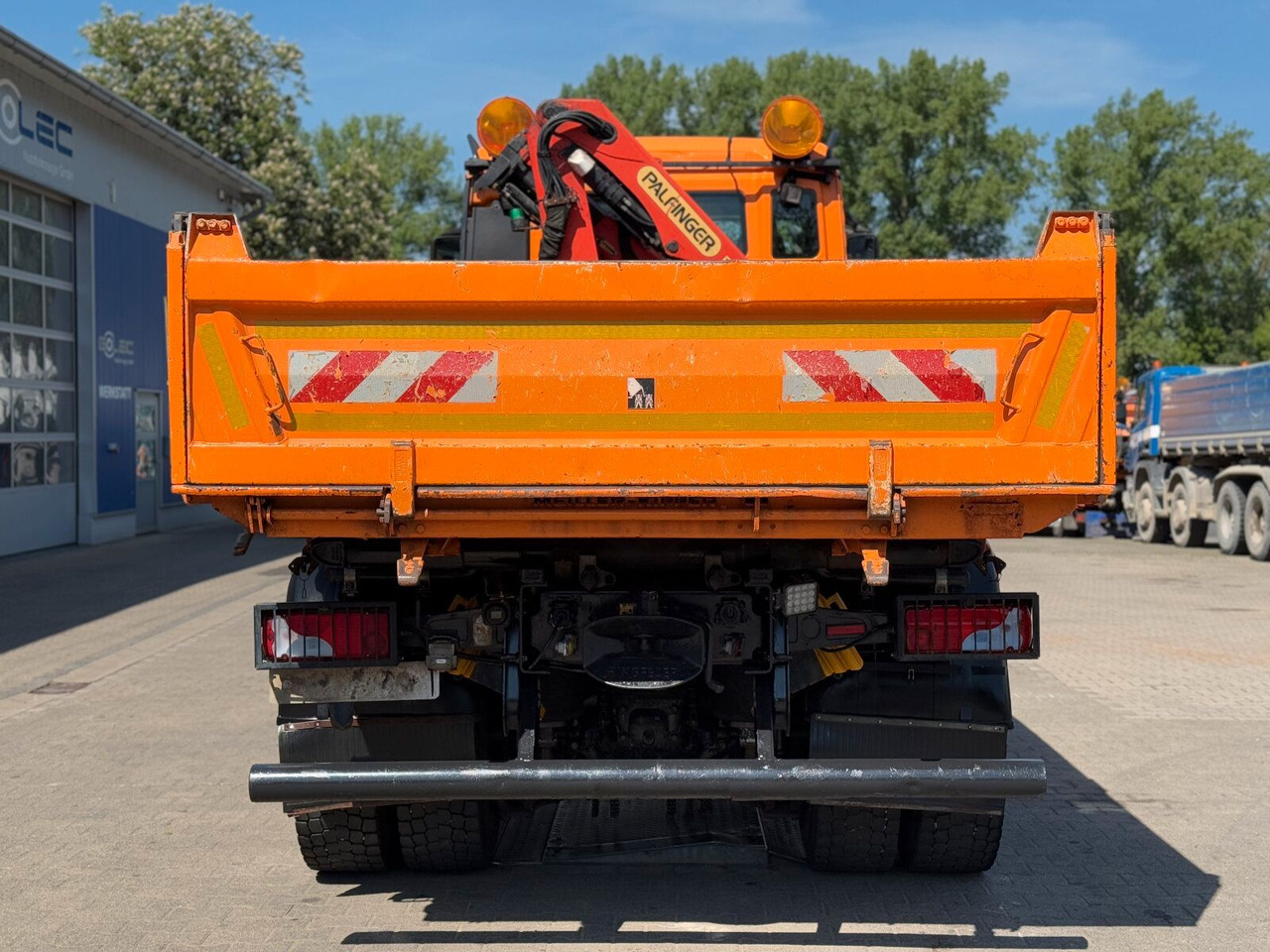 MAN TGA 18.360 4x4 Kipper Kran PALFINGER Winterd. - Darus autó: 4 kép. MAN TGA 18.360 4x4 Kipper Kran PALFINGER Winterd. - Darus autó: 4 kép.