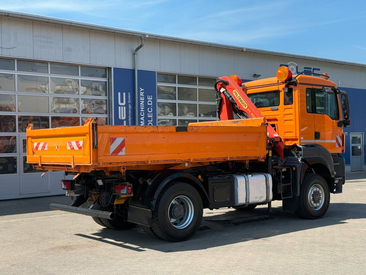 MAN TGA 18.360 4x4 Kipper Kran PALFINGER Winterd. - Billenőplatós teherautó, Darus autó: 3 kép. MAN TGA 18.360 4x4 Kipper Kran PALFINGER Winterd. - Billenőplatós teherautó, Darus autó: 3 kép.