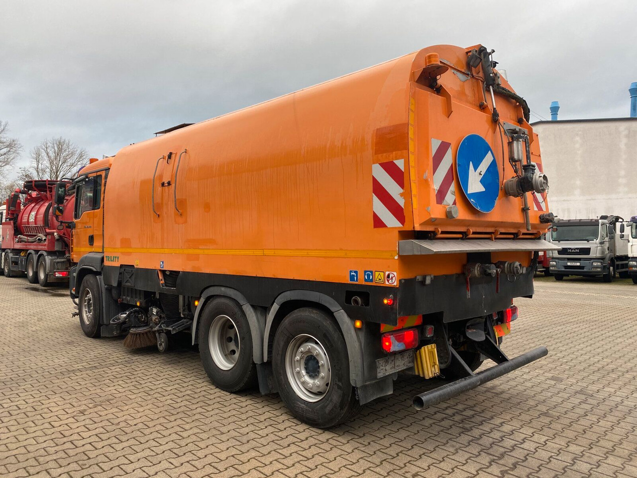 MAN TGA 26.430 6x2-2 LL - Utcaseprő gép: 5 kép. MAN TGA 26.430 6x2-2 LL - Utcaseprő gép: 5 kép.