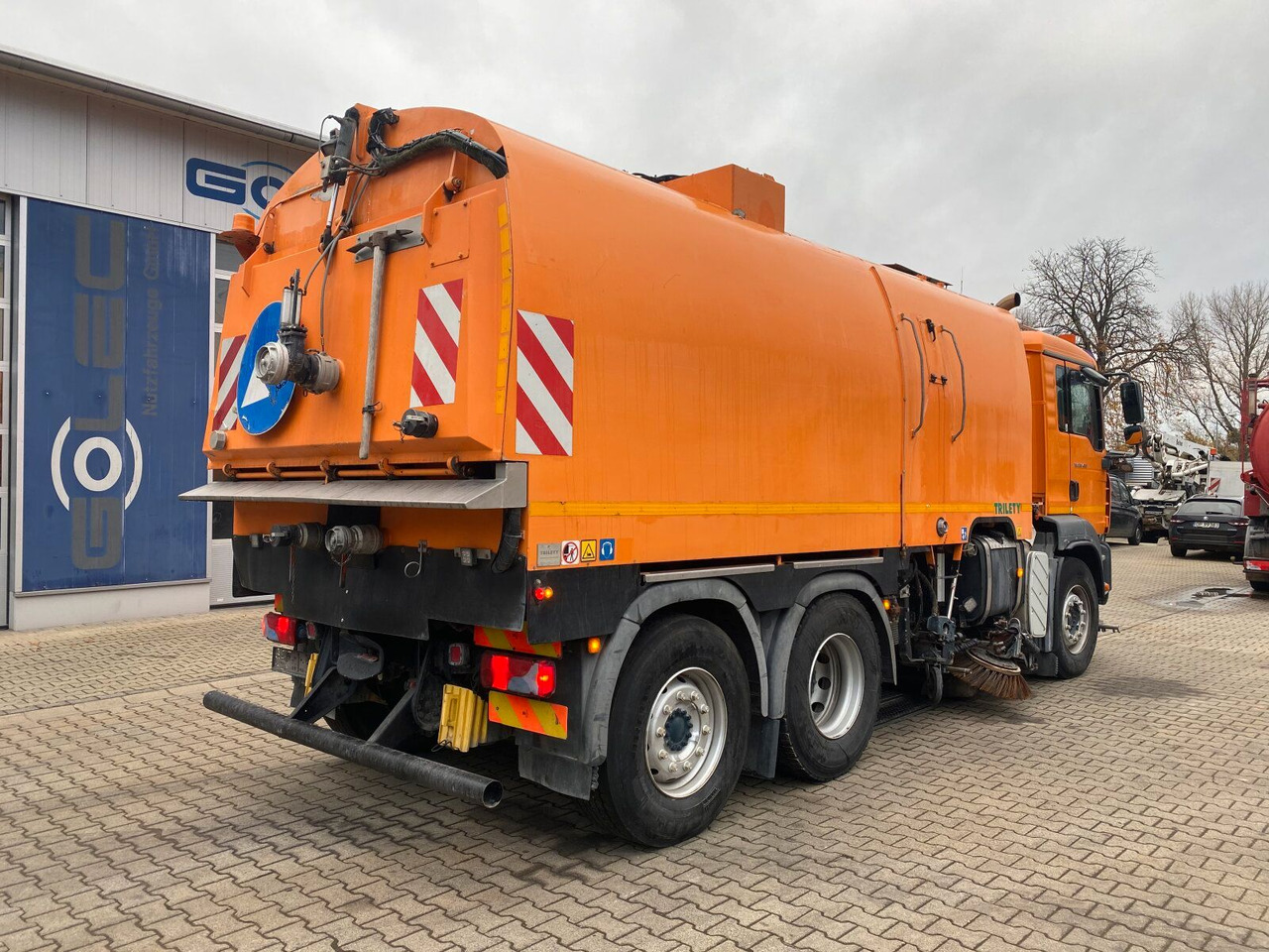 MAN TGA 26.430 6x2-2 LL - Utcaseprő gép: 3 kép. MAN TGA 26.430 6x2-2 LL - Utcaseprő gép: 3 kép.