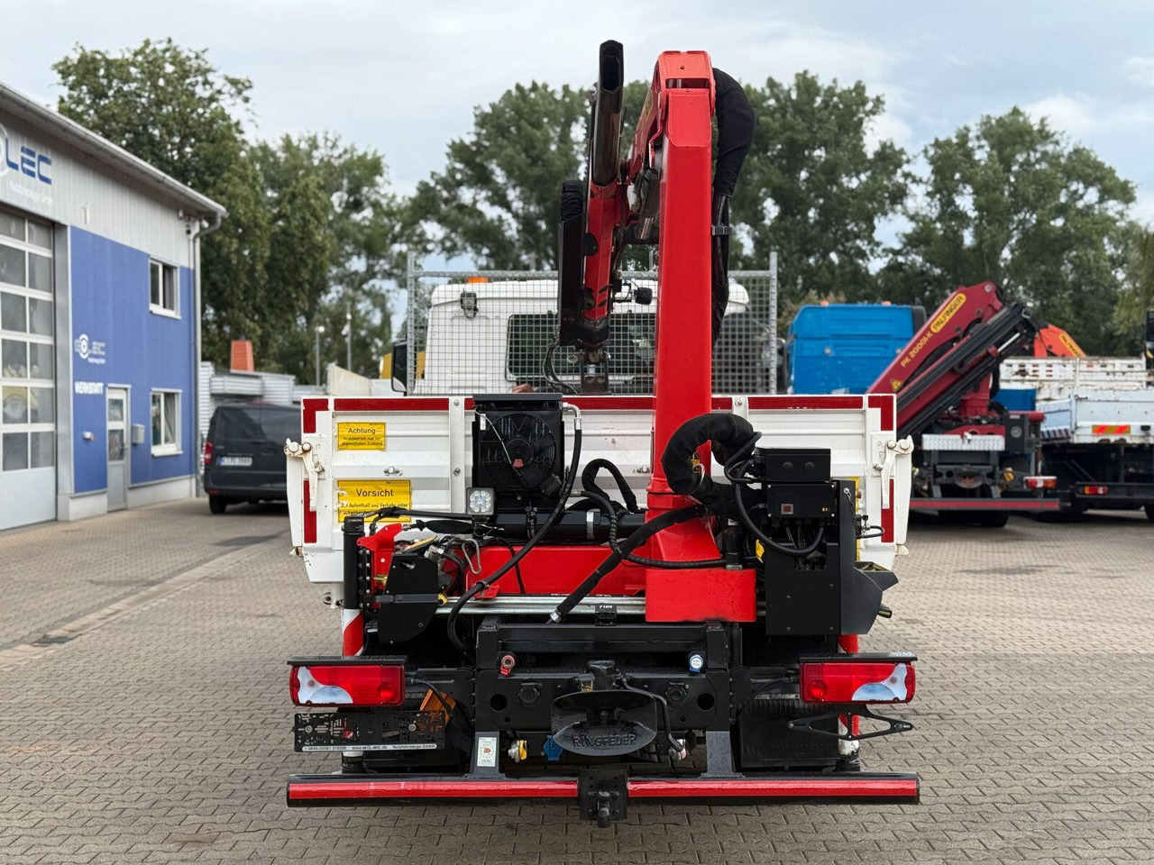 MAN TGL 8.220 4x2 Kipper Kran Palfinger 7.001-K A - Billenőplatós kisteherautó: 4 kép. MAN TGL 8.220 4x2 Kipper Kran Palfinger 7.001-K A - Billenőplatós kisteherautó: 4 kép.