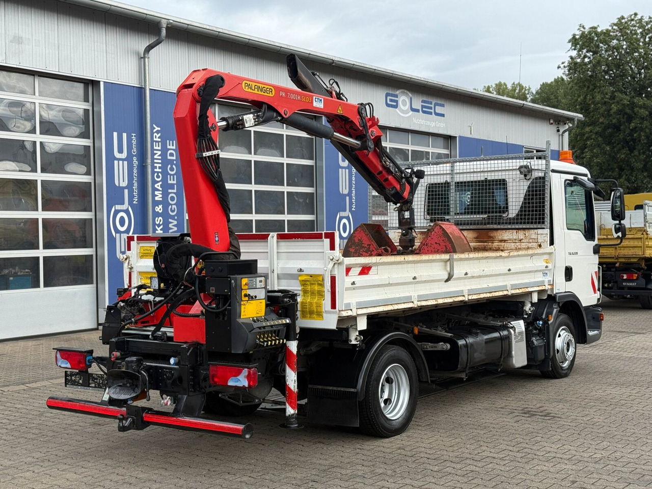 MAN TGL 8.220 4x2 Kipper Kran Palfinger 7.001-K A - Billenőplatós kisteherautó: 3 kép. MAN TGL 8.220 4x2 Kipper Kran Palfinger 7.001-K A - Billenőplatós kisteherautó: 3 kép.