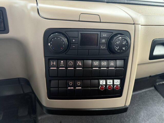 MAN TGL 8.220 4x2 Kipper Kran Palfinger 7.001-K A - Billenőplatós kisteherautó: 4 kép. MAN TGL 8.220 4x2 Kipper Kran Palfinger 7.001-K A - Billenőplatós kisteherautó: 4 kép.